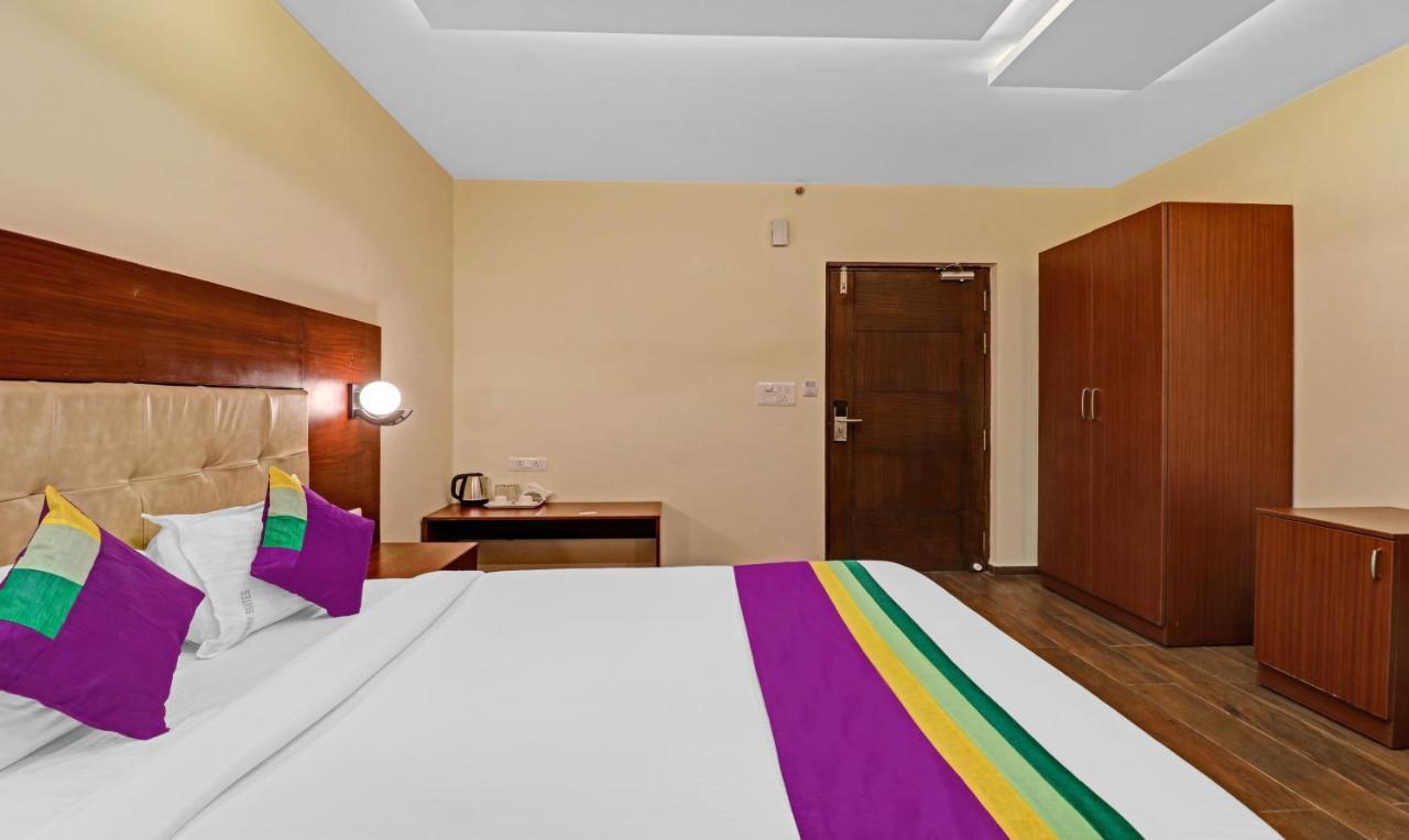 Treebo Premium Runway Suites, Marathahalli Bangalore Exteriör bild