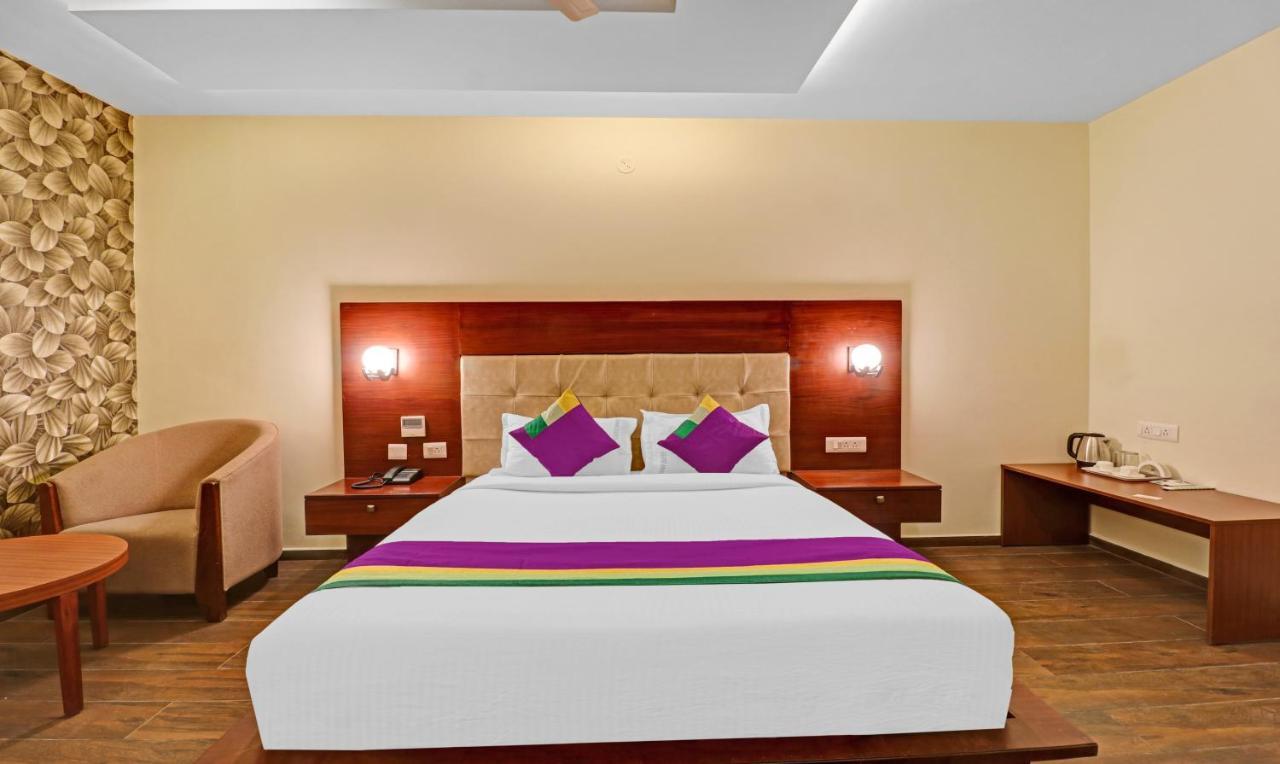 Treebo Premium Runway Suites, Marathahalli Bangalore Exteriör bild