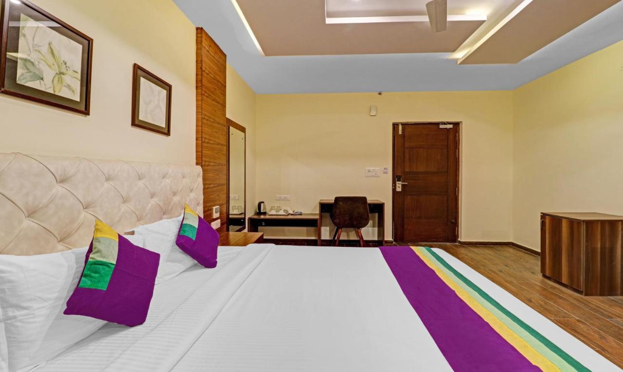 Treebo Premium Runway Suites, Marathahalli Bangalore Exteriör bild